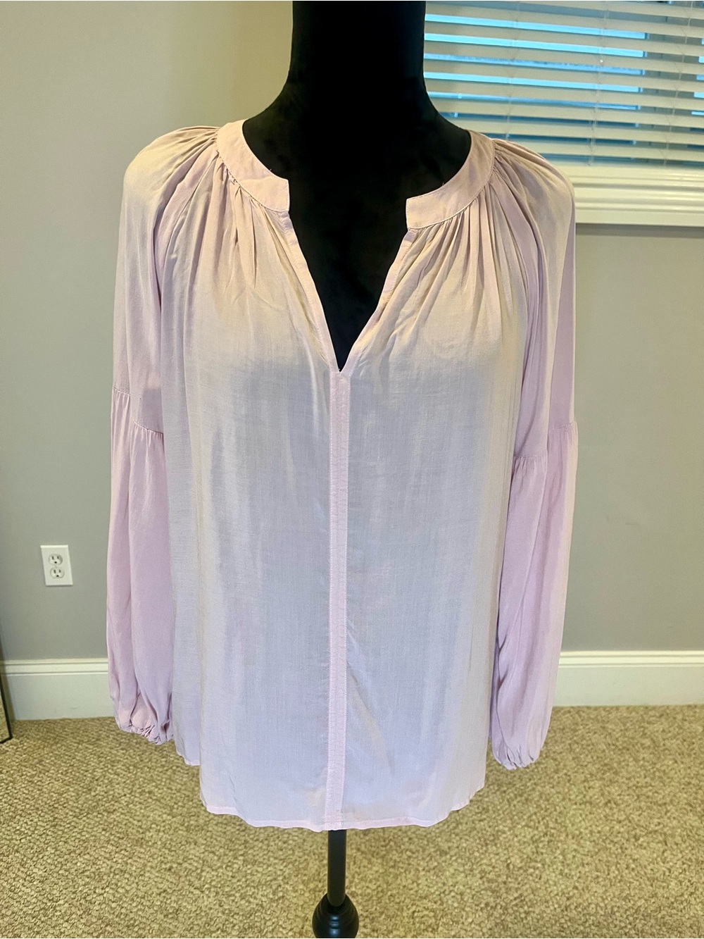 Velvet by Graham & Spencer Ballet Pink Split V-Neck Peasant Blouse- small
